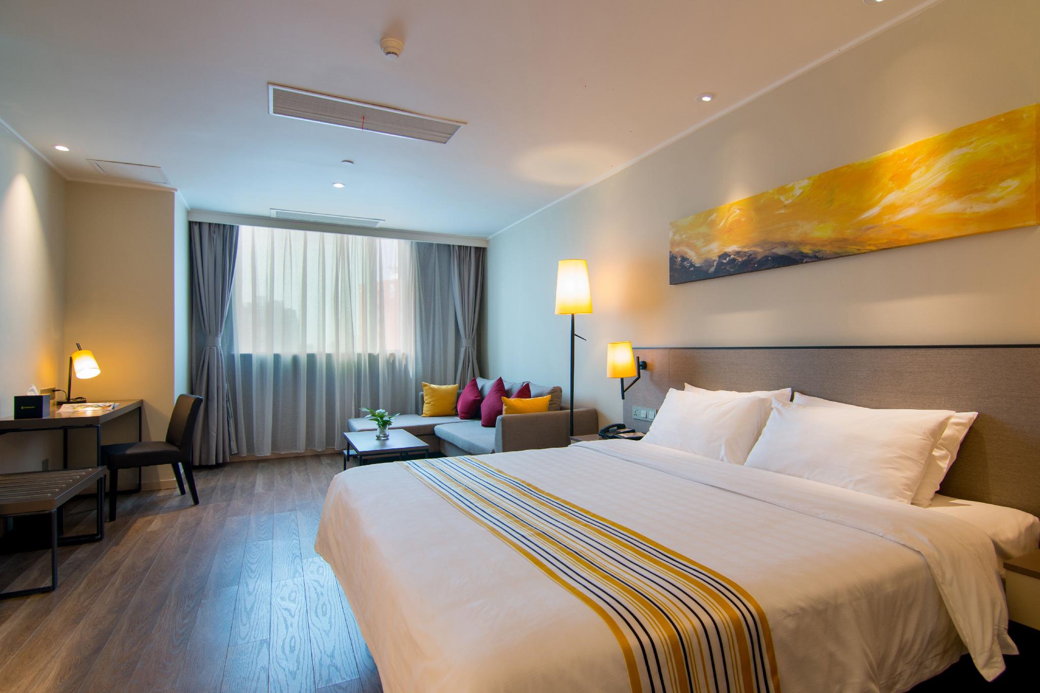 Home Inn Plus (Wuxi Zhongshan Road Shenglimen Metro Station) 33/57