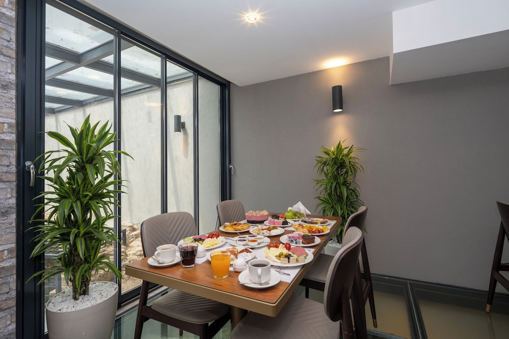 Hotel Ravi Istanbul 47/58