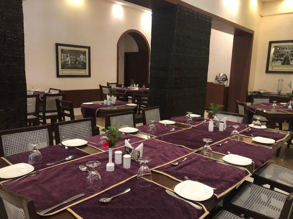 Chanakya Bnr Hotel 32/50