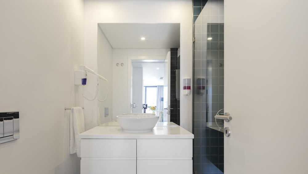 Lisbon Serviced Apartments Parque 62/66