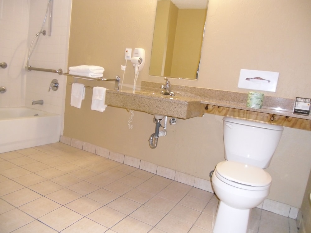 Super 8 By Wyndham Lantana West Palm Beach 16/34