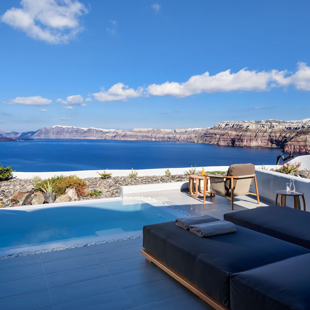 Neptune Luxury Spa Suites 61/72