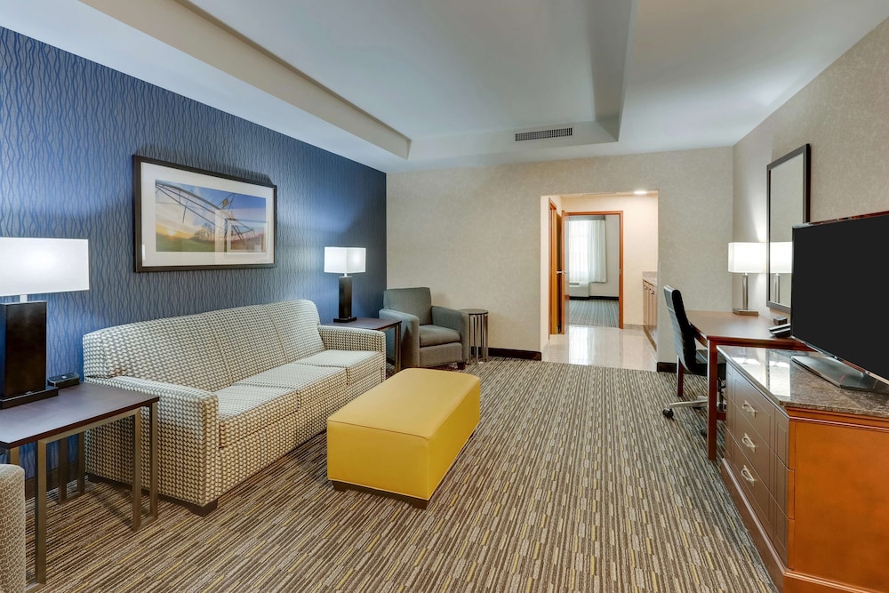 Drury Inn and Suites Sikeston 17/50