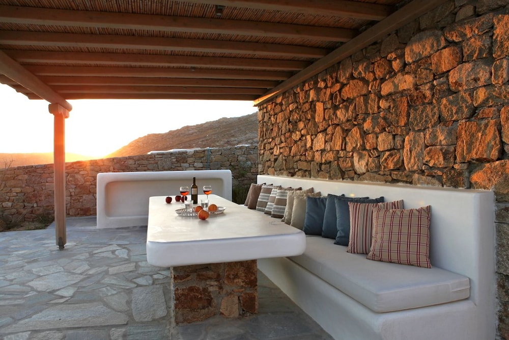 Elia White Residence 22/48