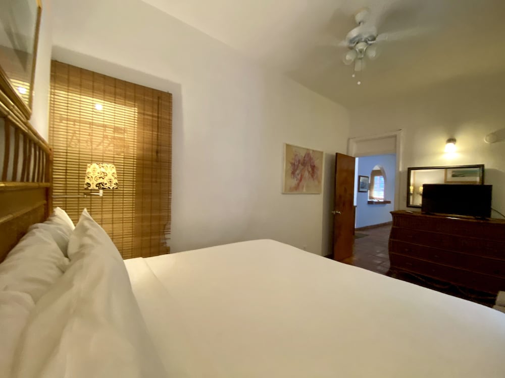 At Wind Chimes Boutique Hotel 20/77