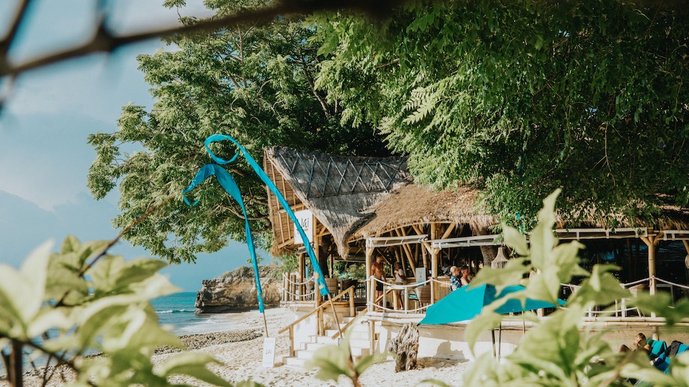 Hai Tide Beach Resort 66/74