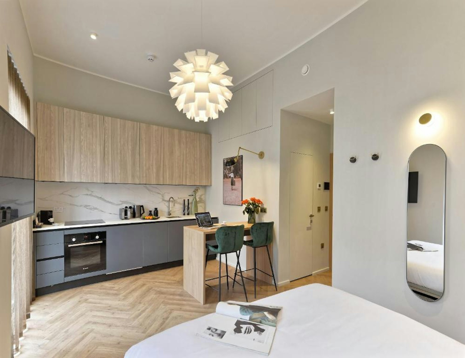 South Kensington Studios by D'Montrio 6/34