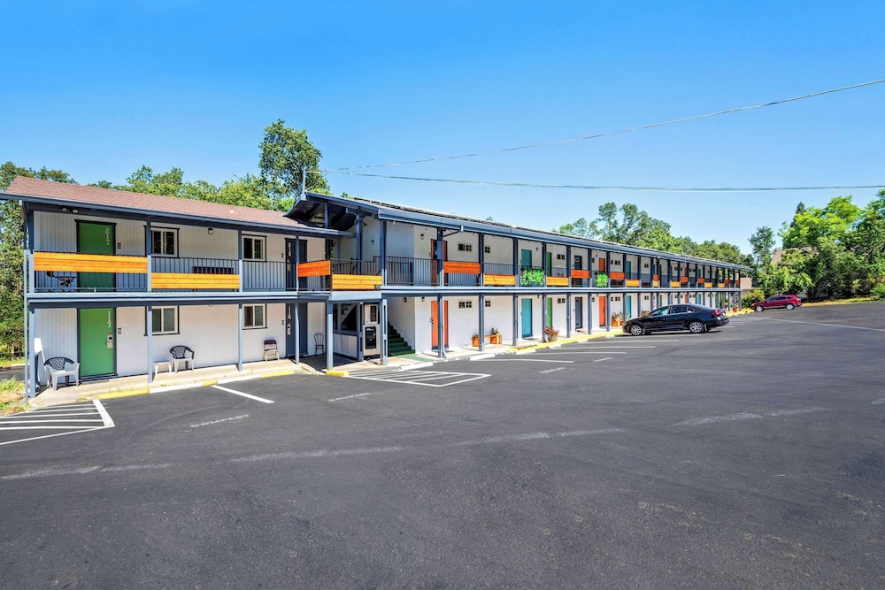 Quality Inn and Suites Jackson CA 32/45