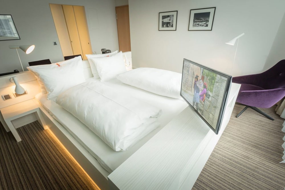 ALTERA HOTEL 10/33
