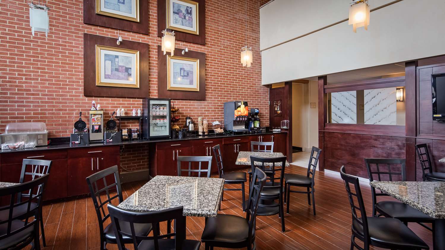 Best Western Plus Reading Inn & Suites 33/37
