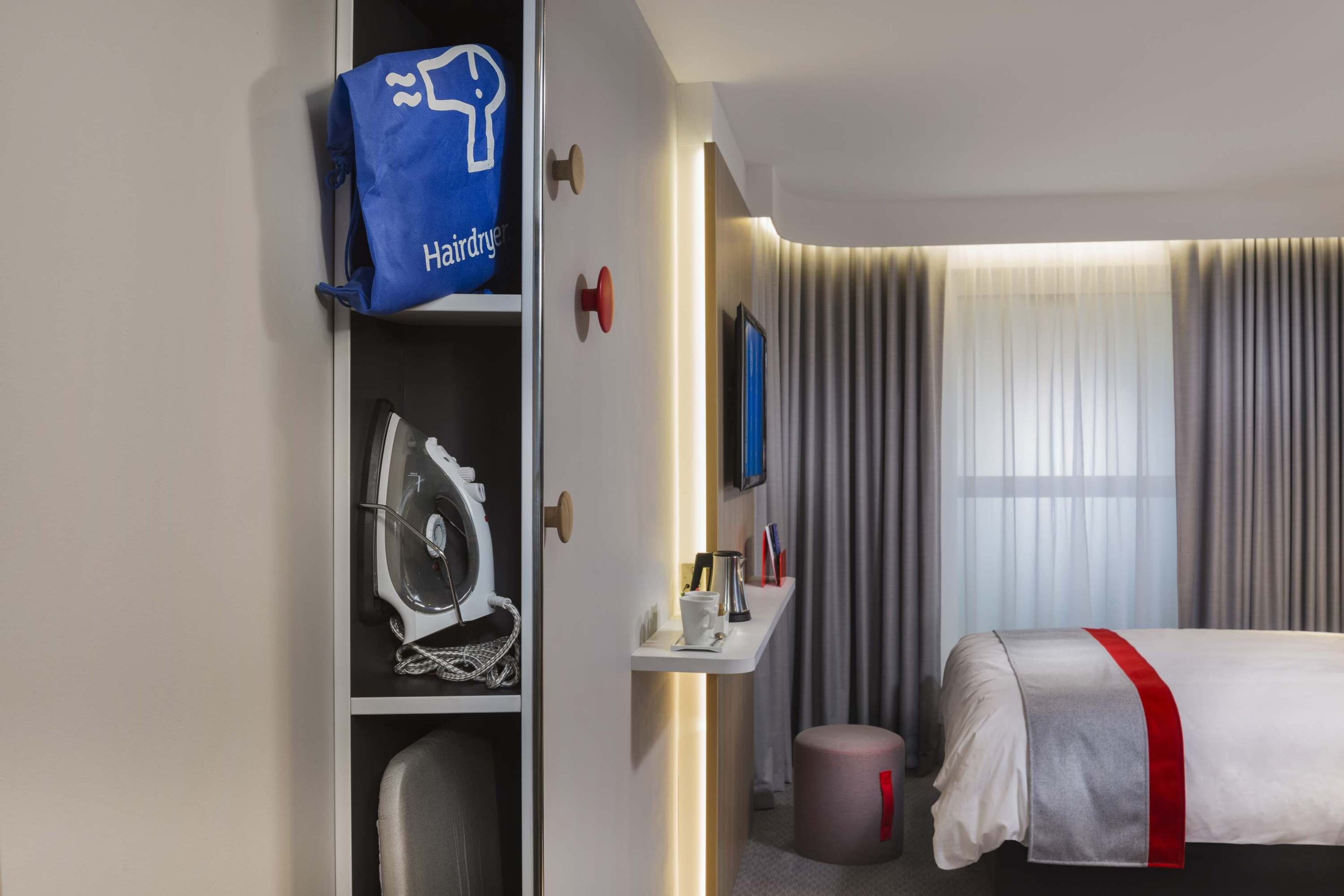 Holiday Inn Express Belfast City 18/50