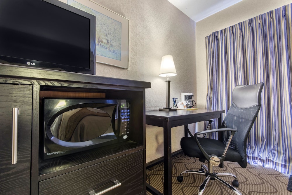 Comfort Inn North Bay 44/44