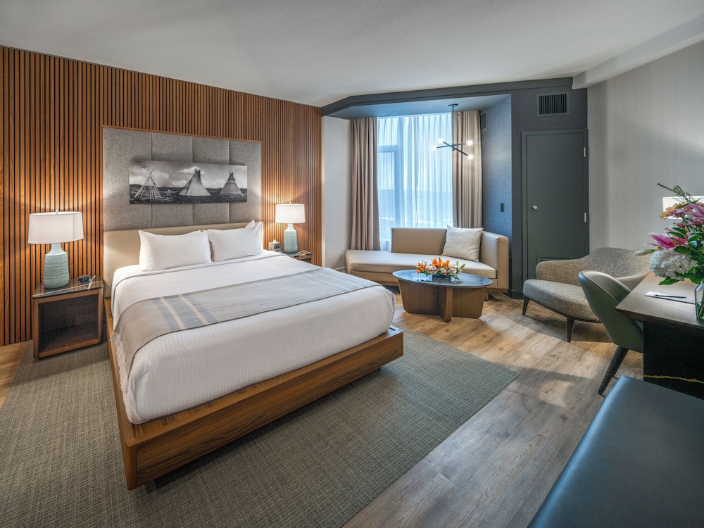 PREMIER, KING BED