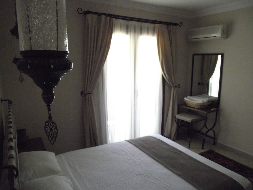 Dardanos Hotel 7/37