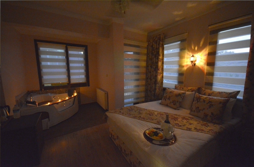 Beyaz Konak Otel 24/30