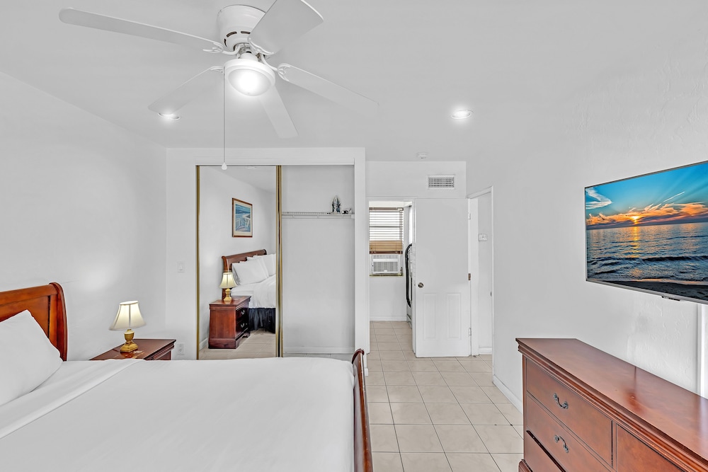 Suite, King Bed, Sofa