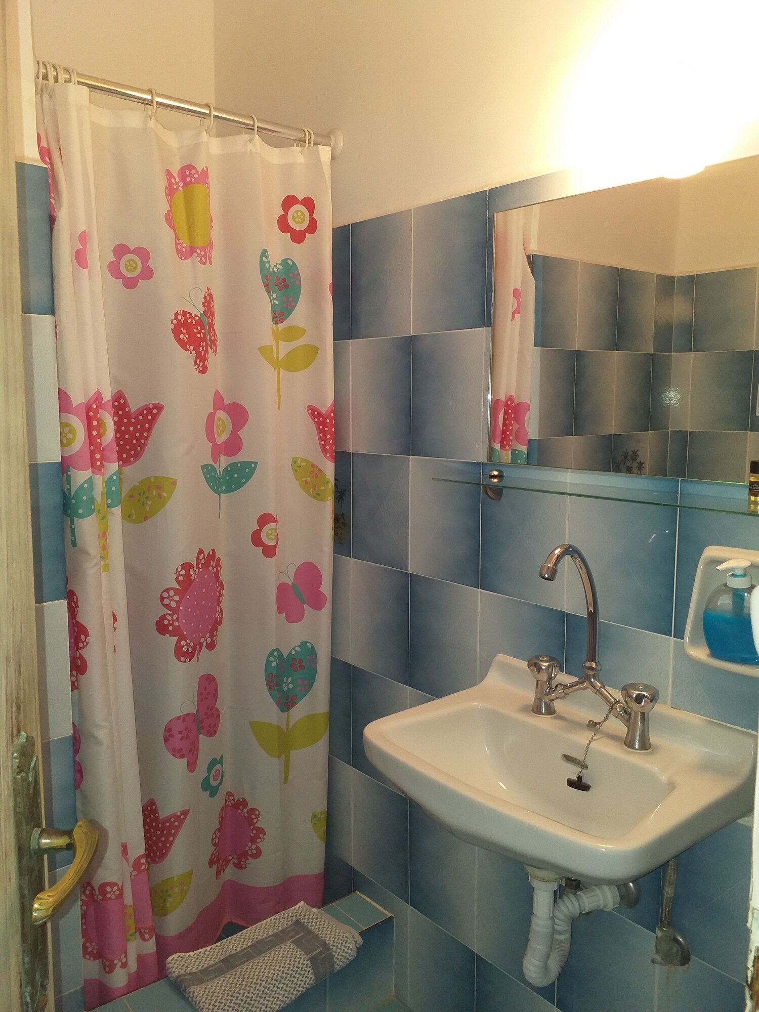 Room, Twin Beds, Street View, Ground Floor