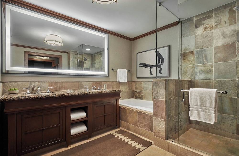 Town House, 2 King Beds, Sofa، Four Seasons Resort Whistler 3/5