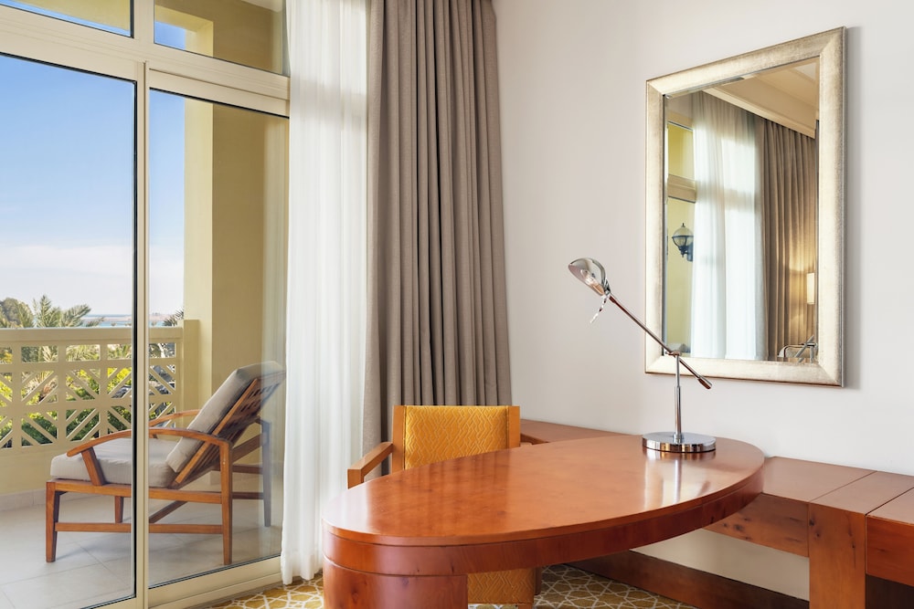 Grand Hyatt Doha Hotel and Villas 10/65