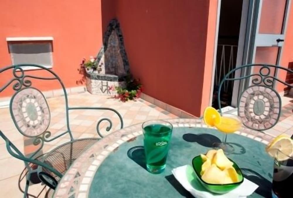 Hotel Villa Rosa 24/40
