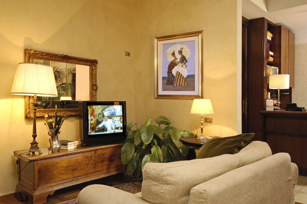 Cacciani Hotel 30/48