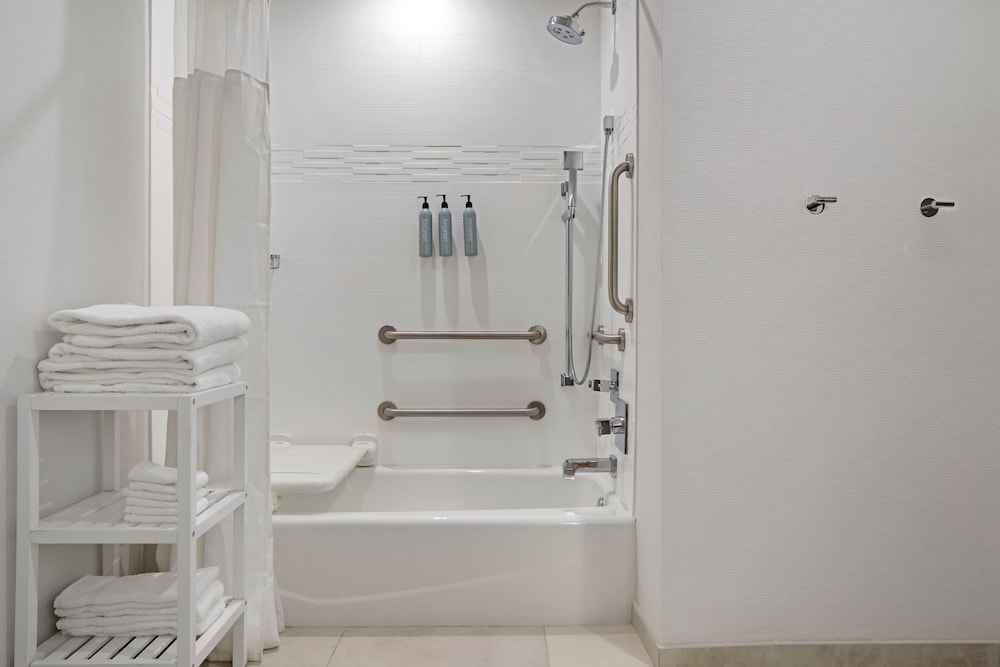 Residence Inn Chatsworth 41/43