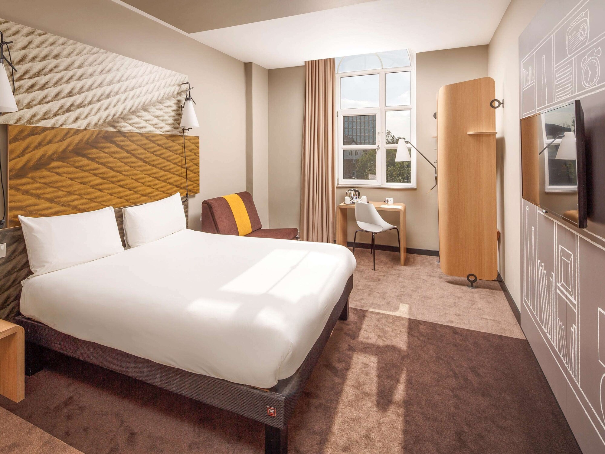 ROOM, DOUBLE BED
