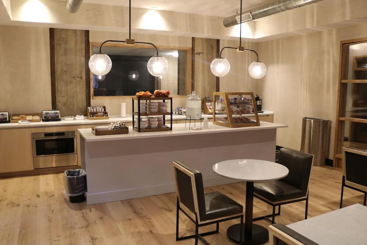 Riversuites At The Battery 20/25