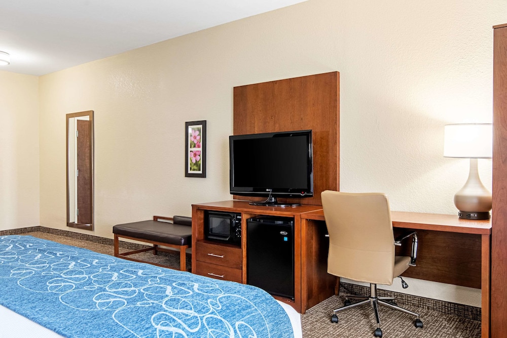 Comfort Inn & Suites Pine Bluff 11/29