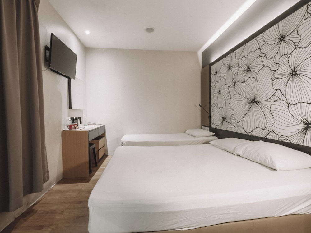 REGIN HOTEL 32/56