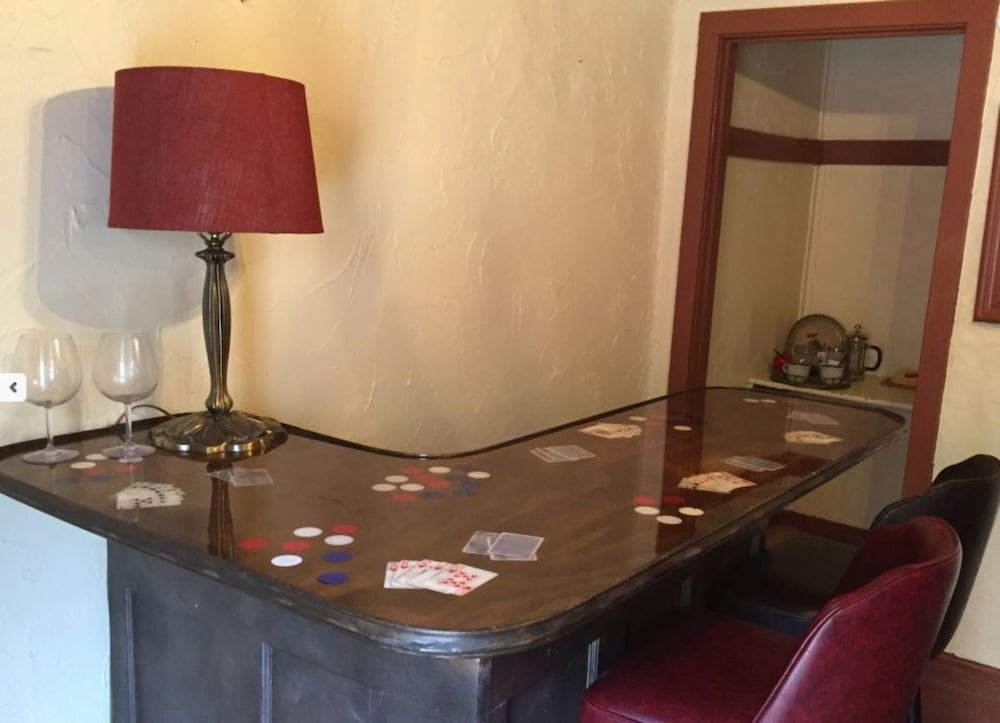 Cliff House Lodge Bed and Breakfast 62/72