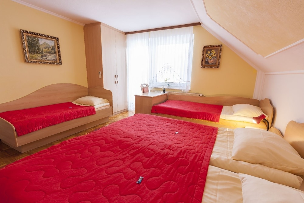 Rooms and Apartments Jana 51/76