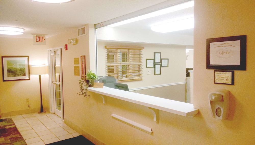 Sonesta Simply Suites Chicago Libertyville 7/42