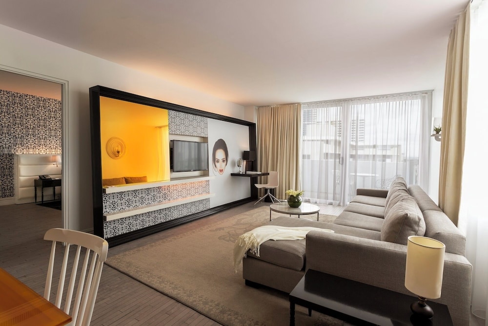 Mondrian South Beach 17/64