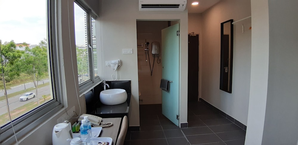 Miico Hotel Mount Austin 57/58