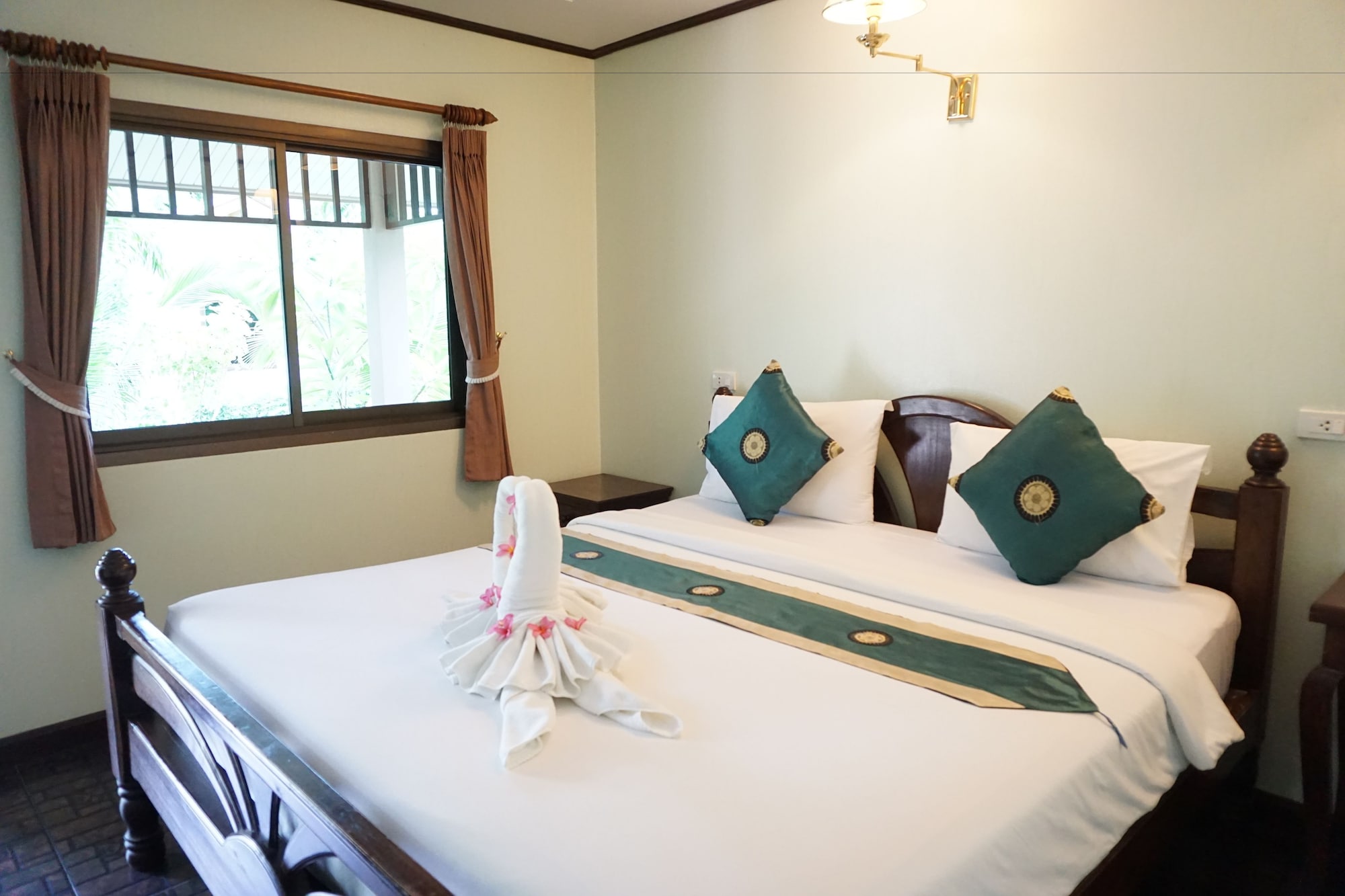 BUNGALOW, DOUBLE BED, GARDEN AREA