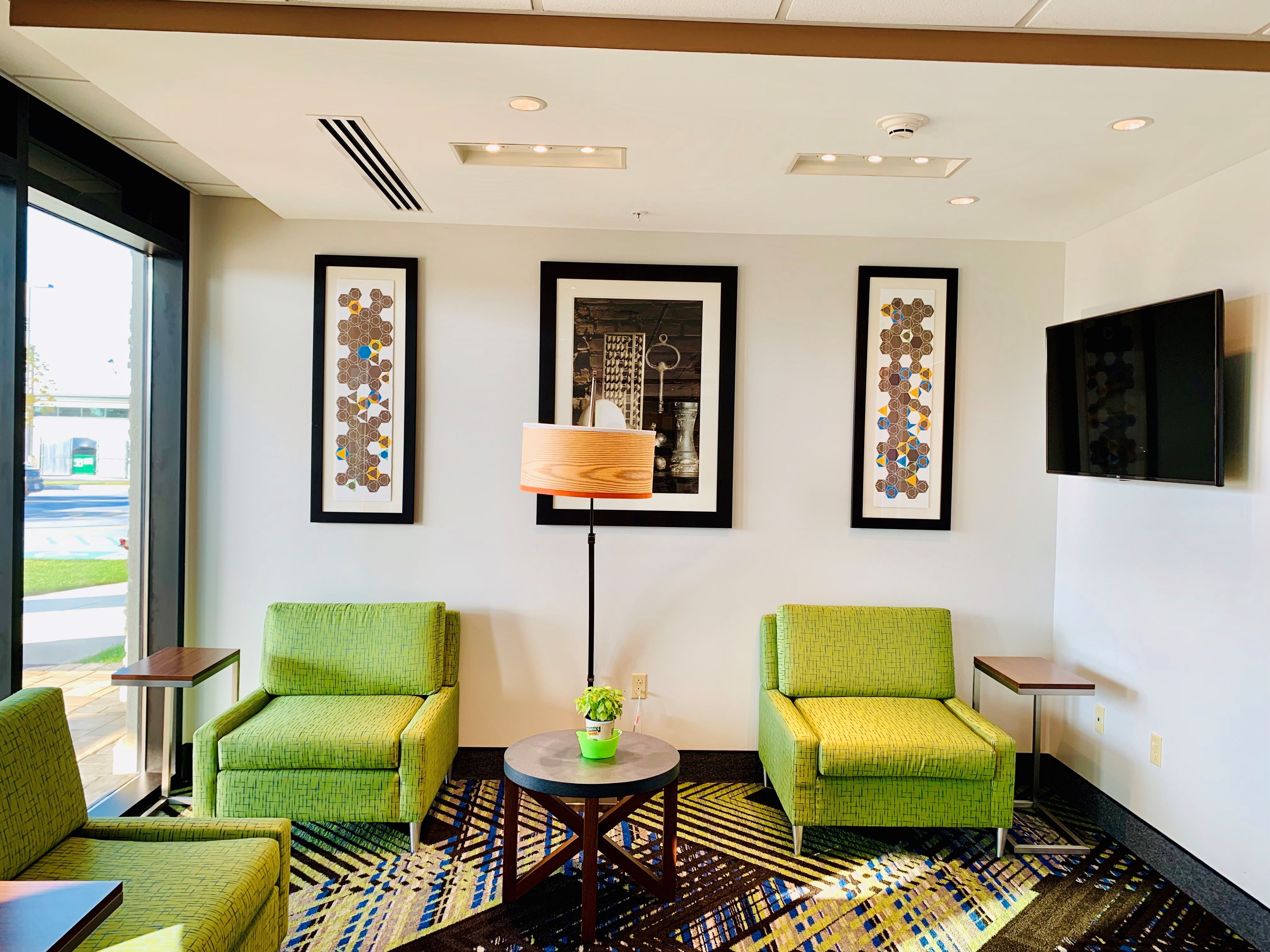 Holiday Inn Express Suites Middletown 25/33