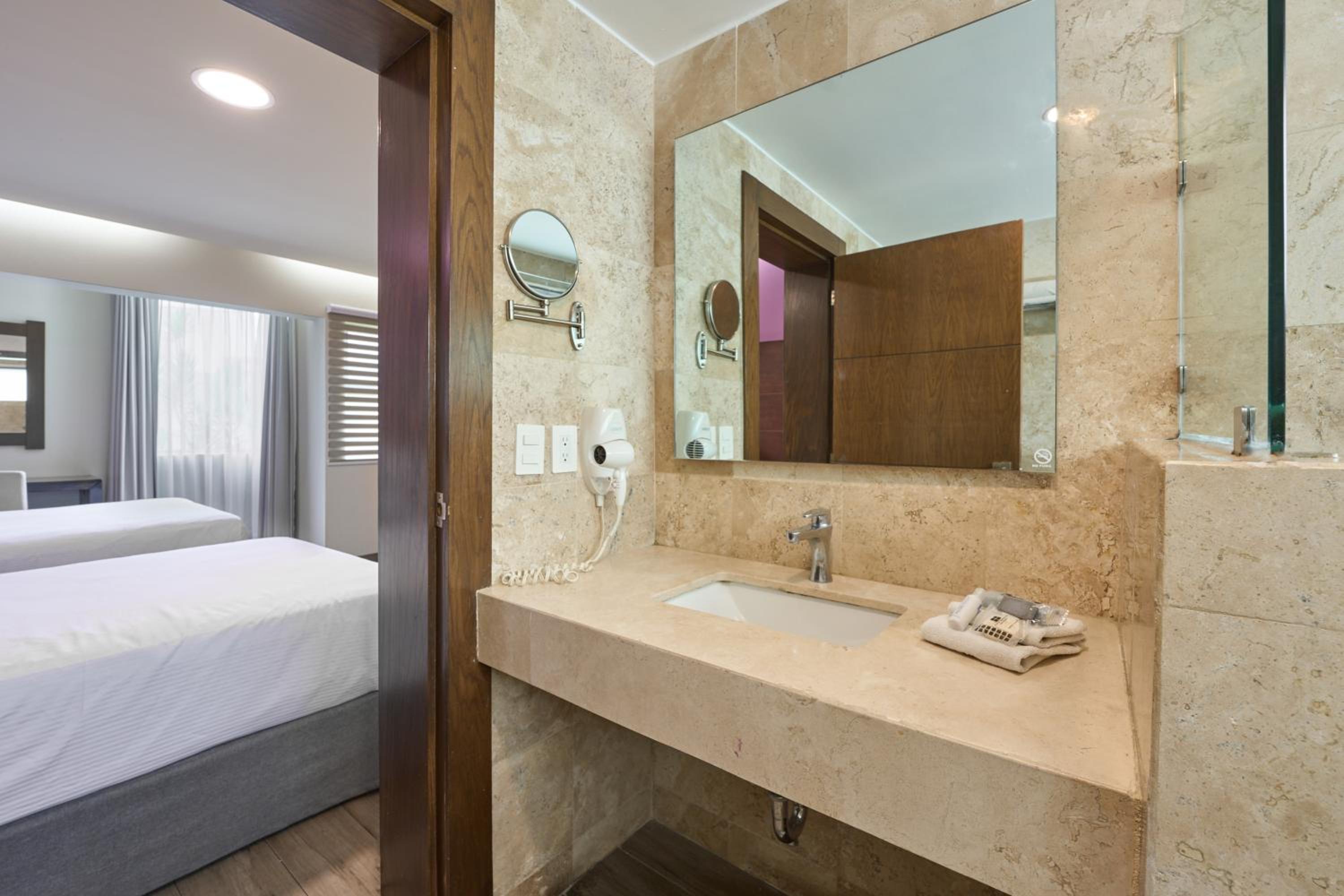 غرفة ديلوكس بسرير مزدوج، Hotel Estancia Business Class 8/10