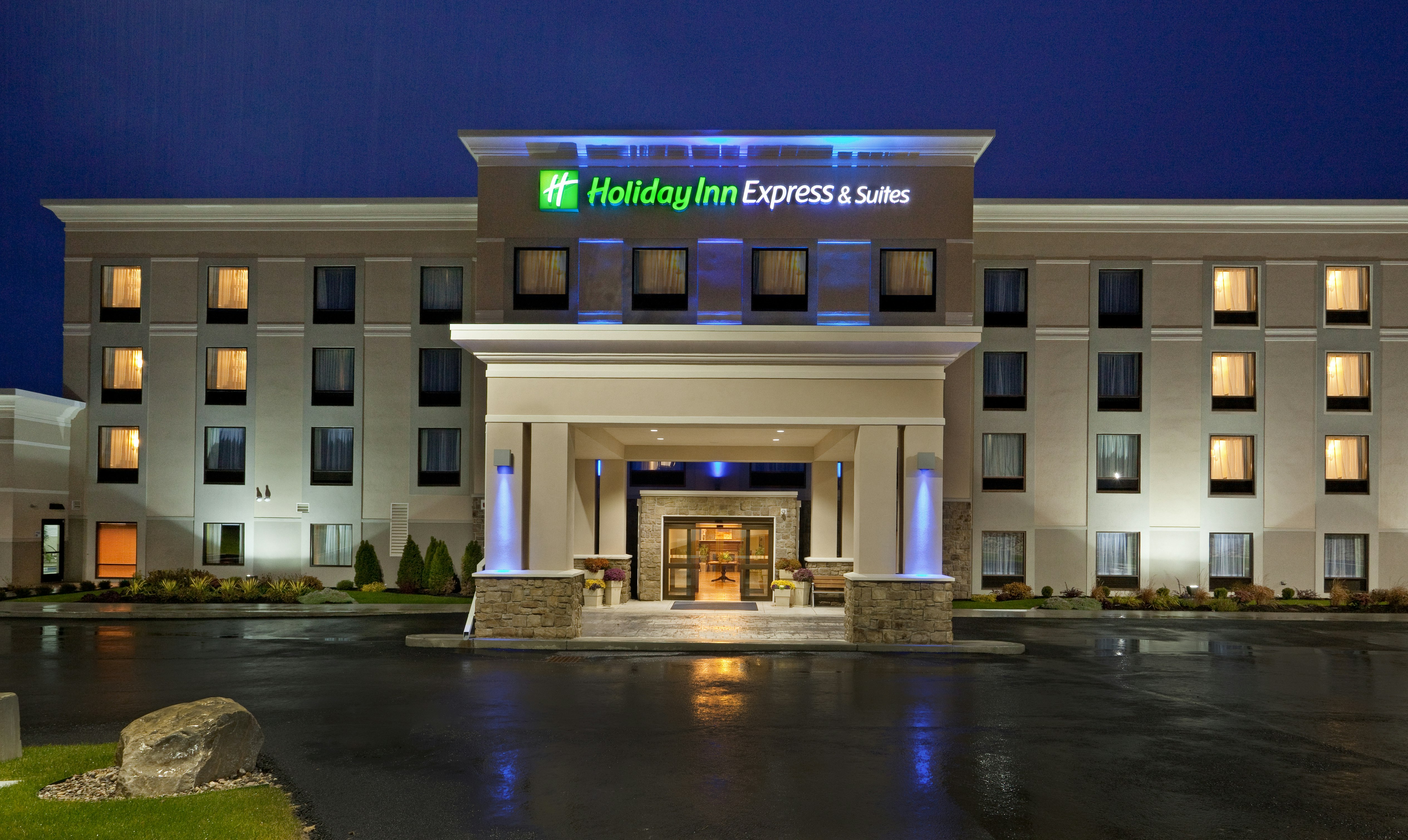 Holiday Inn Express Hotel Suites Malone 1/22