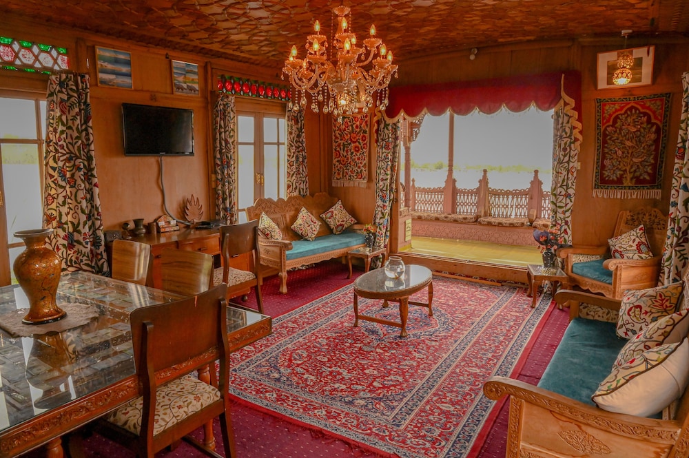 New Golden Flower Heritage Houseboat 13/22