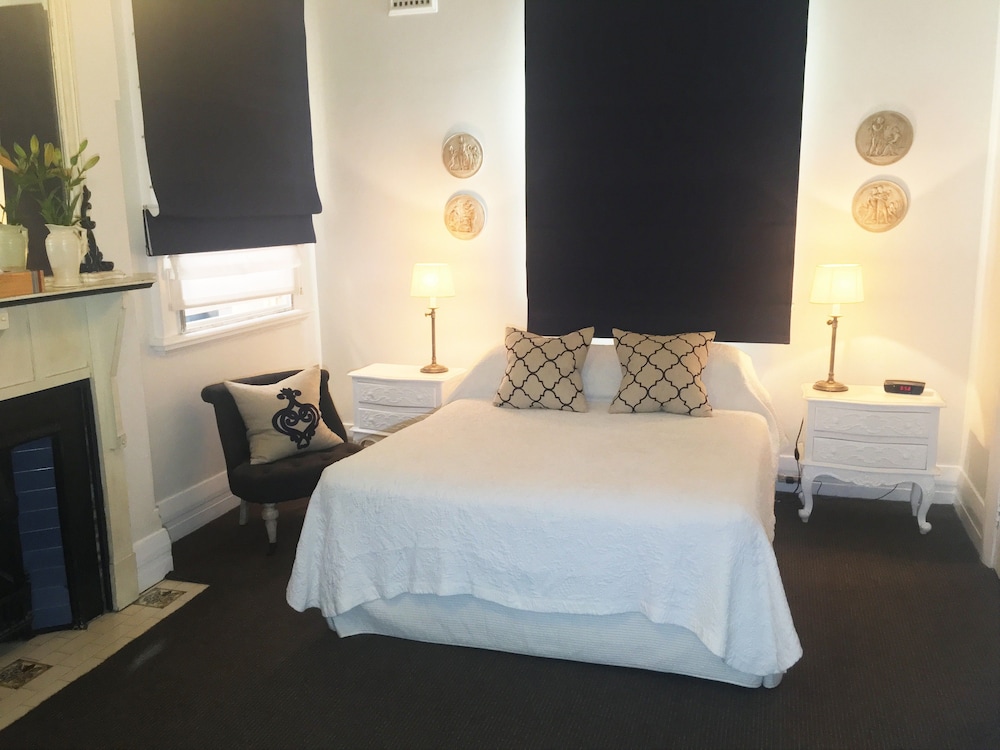 The Russell Boutique Hotel 33/67