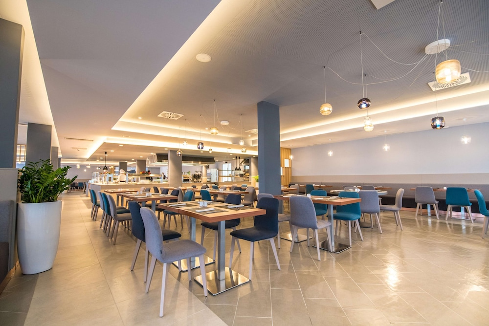 Arena Hotel Holiday 32/50
