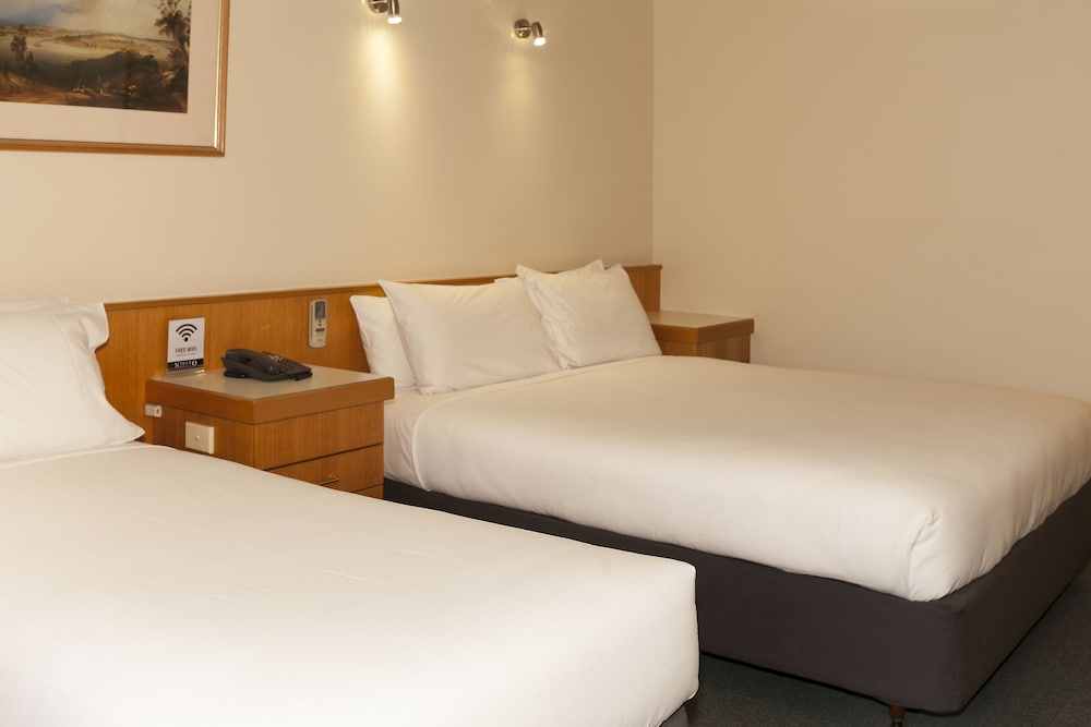 Spa, 1 Queen and 1 Single Bed