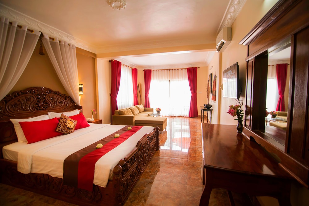 ROYAL, SUITE