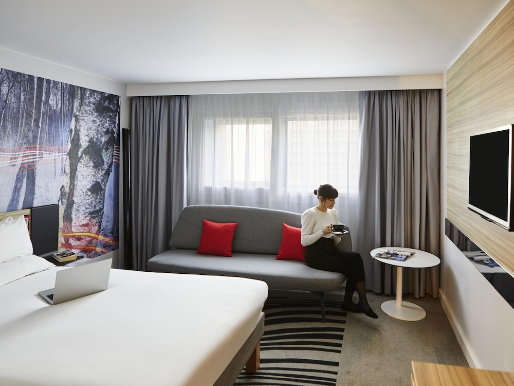 STANDARD, QUEEN BED, SOFA