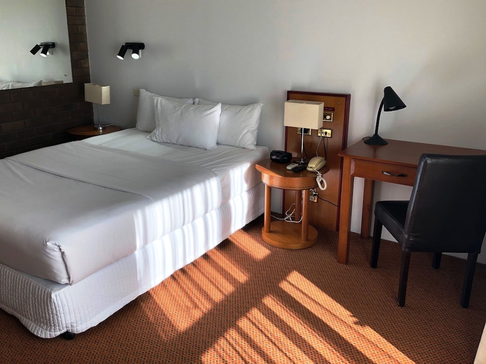 Matador Motor Inn 26/80