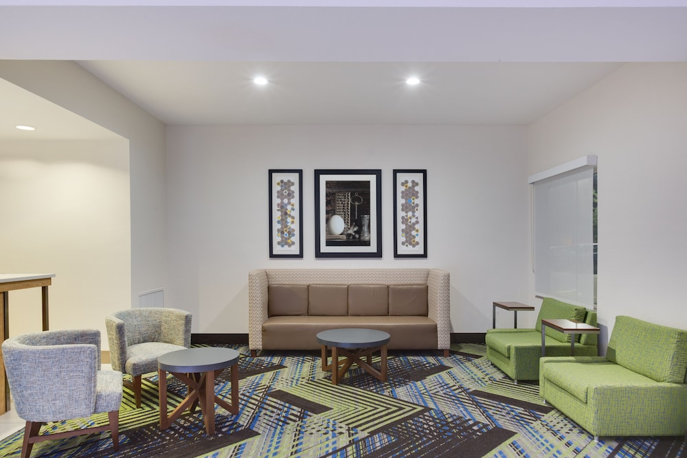 HOLIDAY INN EXPRESS & SUITES FLEMING ISLAND 25/38