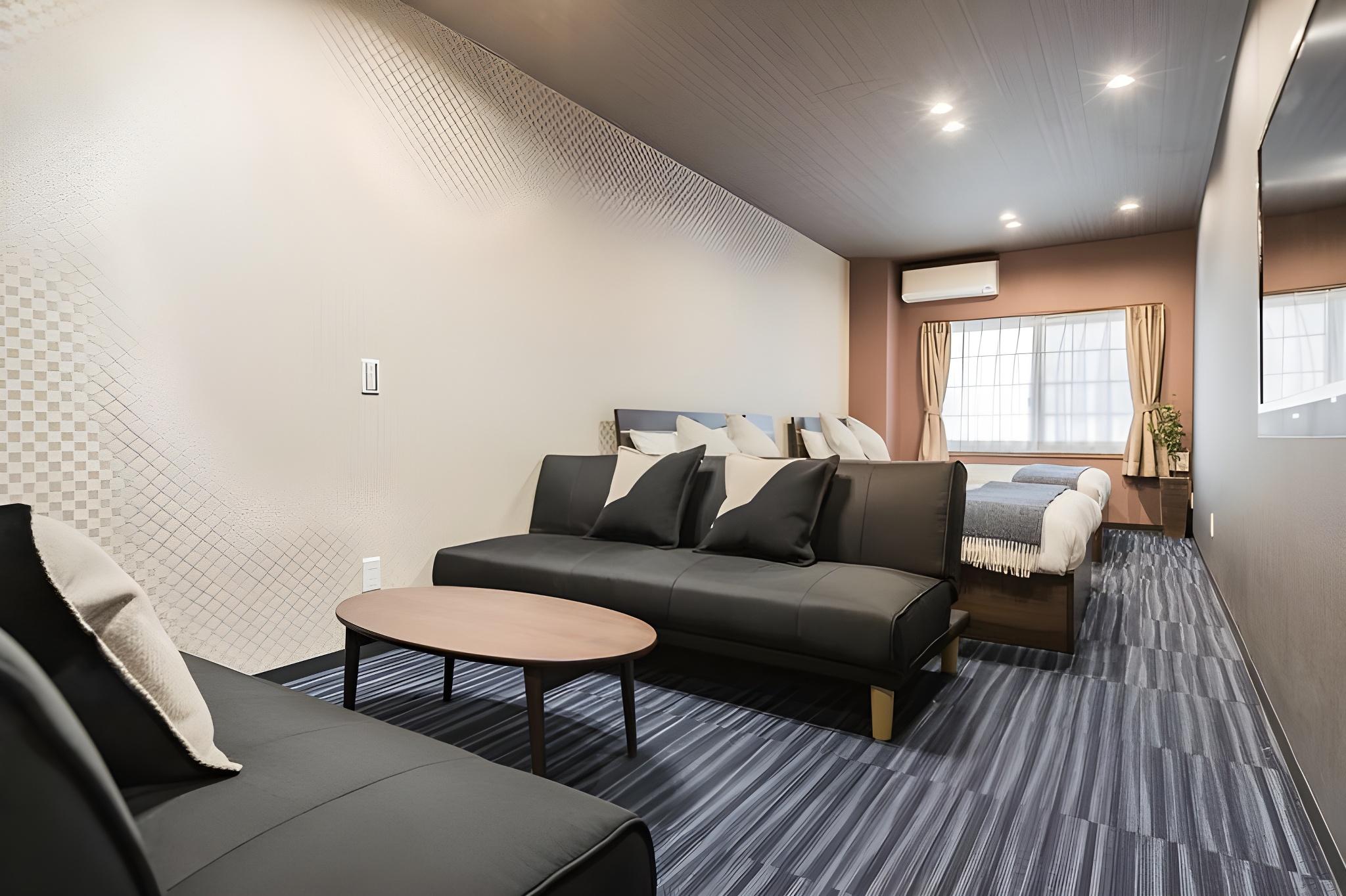 Universal, Type B, Deluxe, Twin Beds