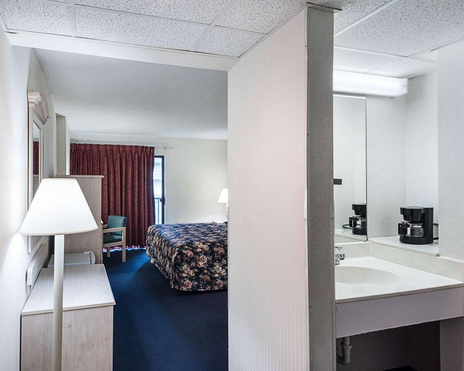 Econo Lodge Inn and Suites Resort Rehoboth Beach 42/42