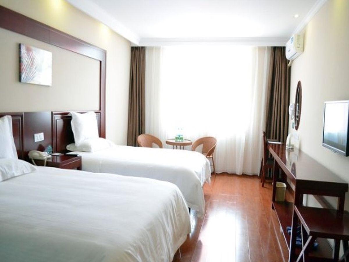 ROOM, TWIN BEDS
